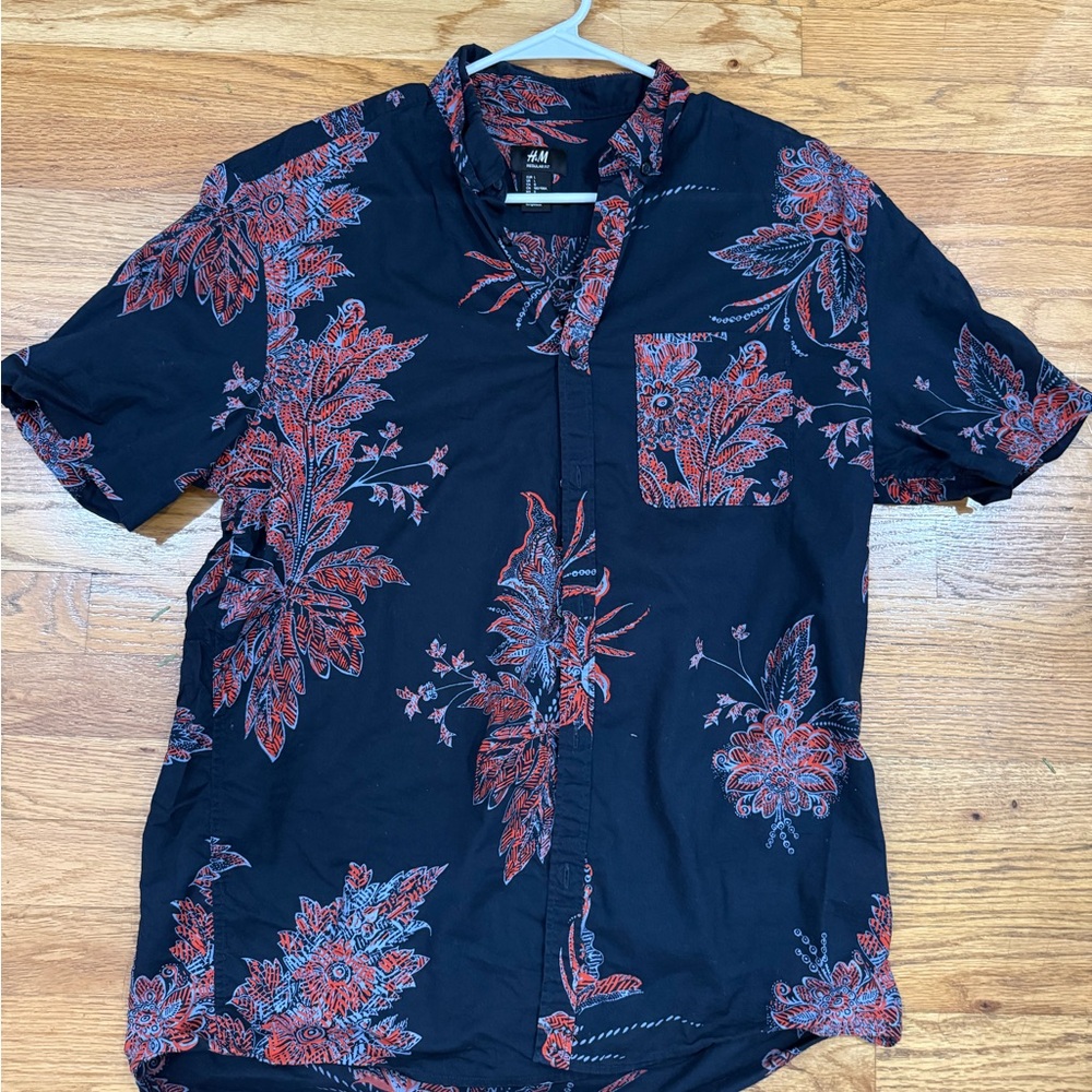 H&M Men's Navy and Red Floral Button Down Shirt